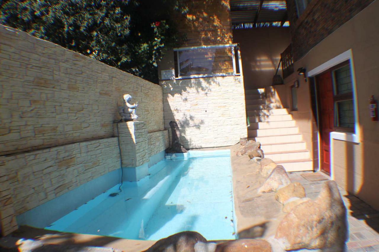 Guest house Charming In Bowl, Close Enough To The Action But Peaceful And Quiet. Cape Town
