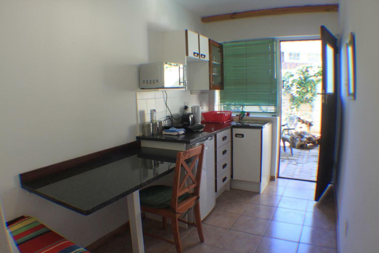 Guest house Charming In Bowl, Close Enough To The Action But Peaceful And Quiet. Cape Town