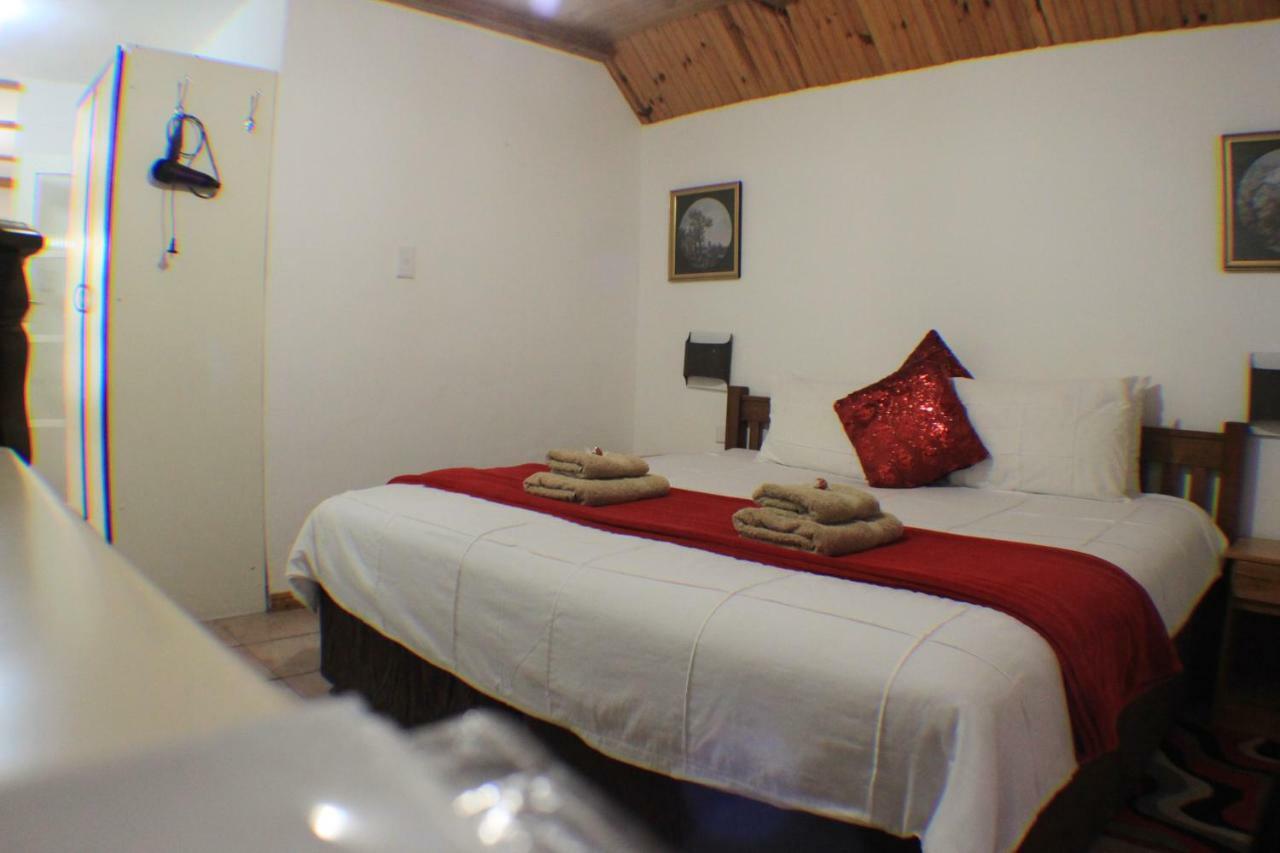 Charming In Bowl, Close Enough To The Action But Peaceful And Quiet. Guest house Cape Town