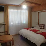 Charming Lodge In City Bowl, Close Enough To The Action But Peaceful And Quiet.