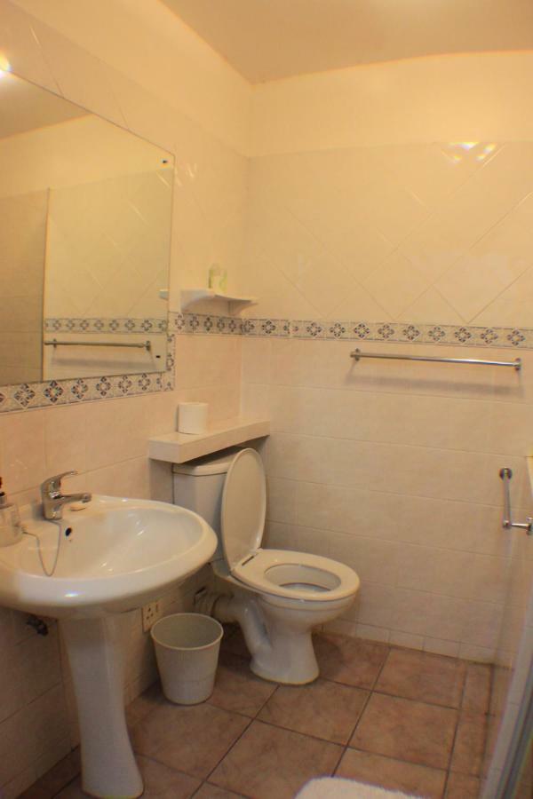 Charming In Bowl, Close Enough To The Action But Peaceful And Quiet. Guest house Cape Town